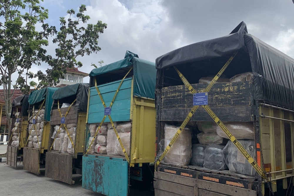 Mendag Musnahkan 730 Bal Pakaian Bekas Impor di Riau Senilai Rp10 Miliar