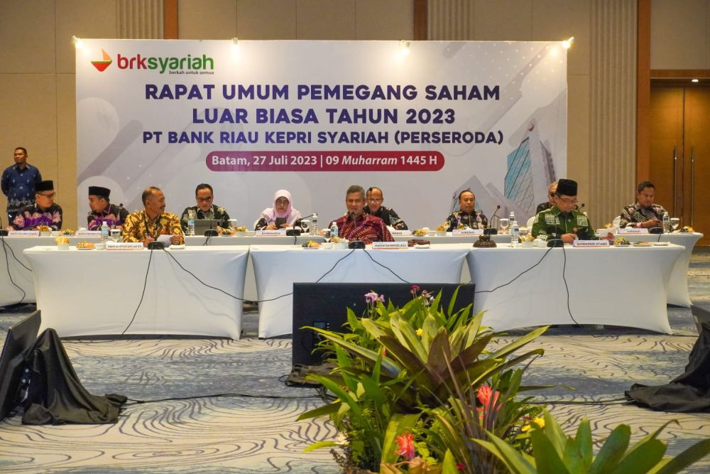 Pengunduran Diri Direktur Utama Andi Buchari Disetujui Dalam RUPSLB Bank Riau Kepri Syariah
